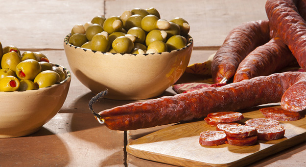 Spanish chorizo tapas: Sliced chorizo as an appetiser