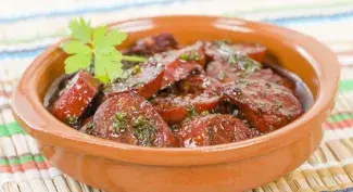 Spanish chorizo tapas: Chorizo in wine