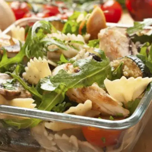 Lamb's lettuce, pasta and chicken salad